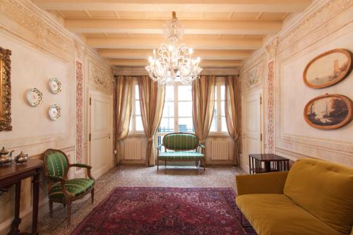 Explore Venice from a Sophisticated Hideaway in San Polo — 4-Star Luxury Hotel in Venice, Italy