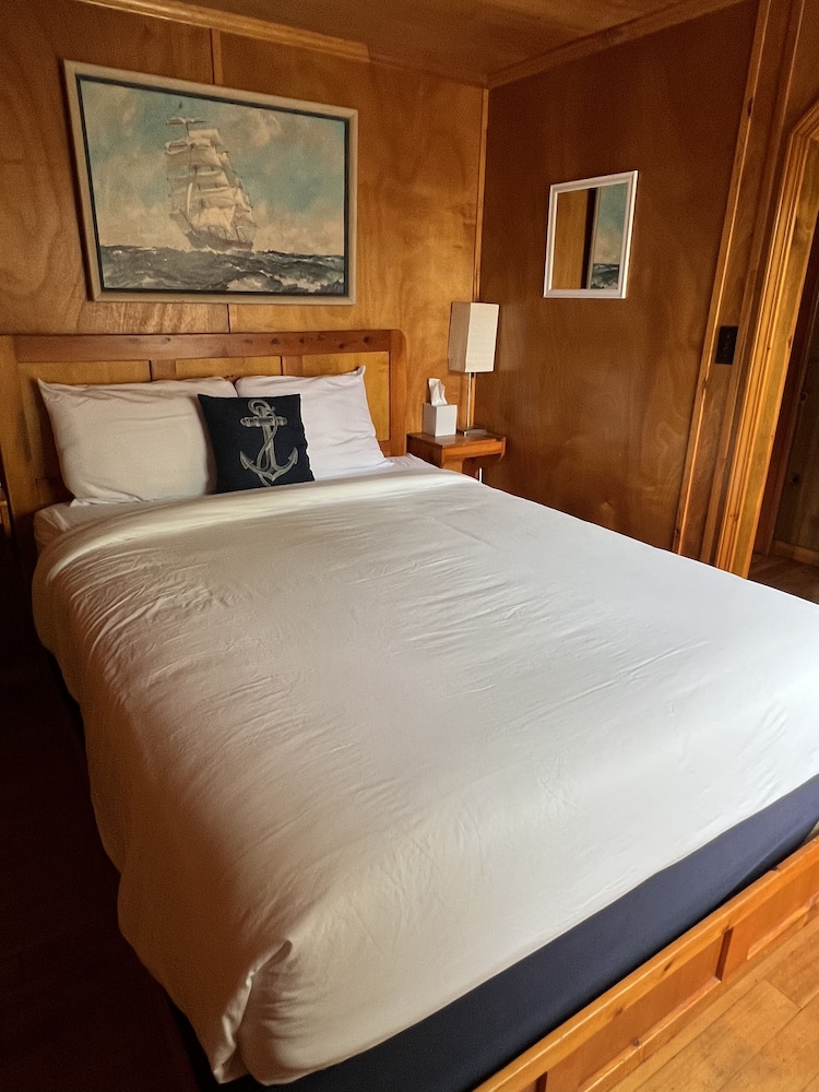 Anchor Inn Resort - photo 13