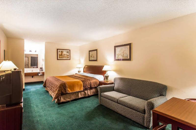 Econo Lodge Everett - photo 12