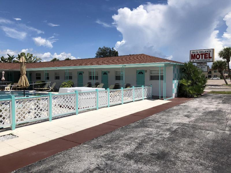 Sun Island Motel - photo 3