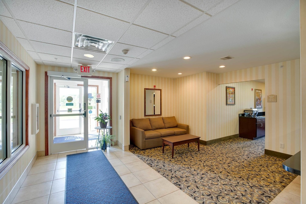 Cobblestone Inn & Suites Clintonville - photo 2