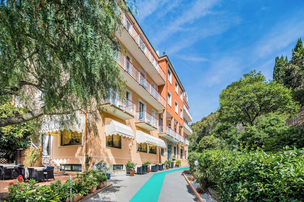 Hotel Mediterraneo - carbon neutral hotel in Laigueglia