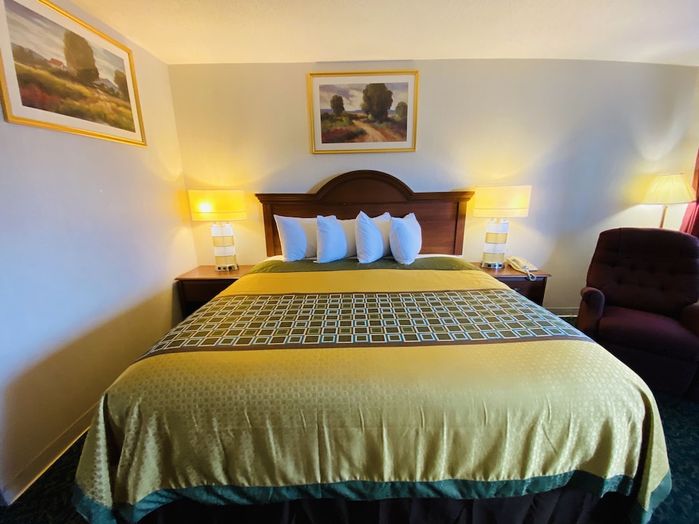 Harrisonville Inn & Suites - photo 2