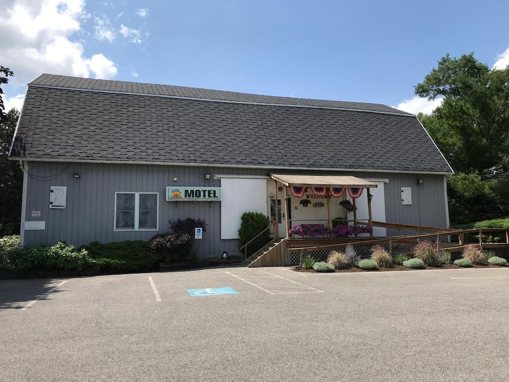 Lake Ontario Motel & Inn - photo 41