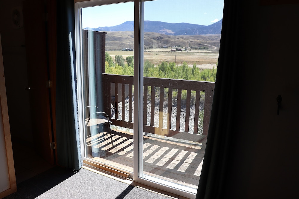 Yellowstone Valley Inn - photo 81