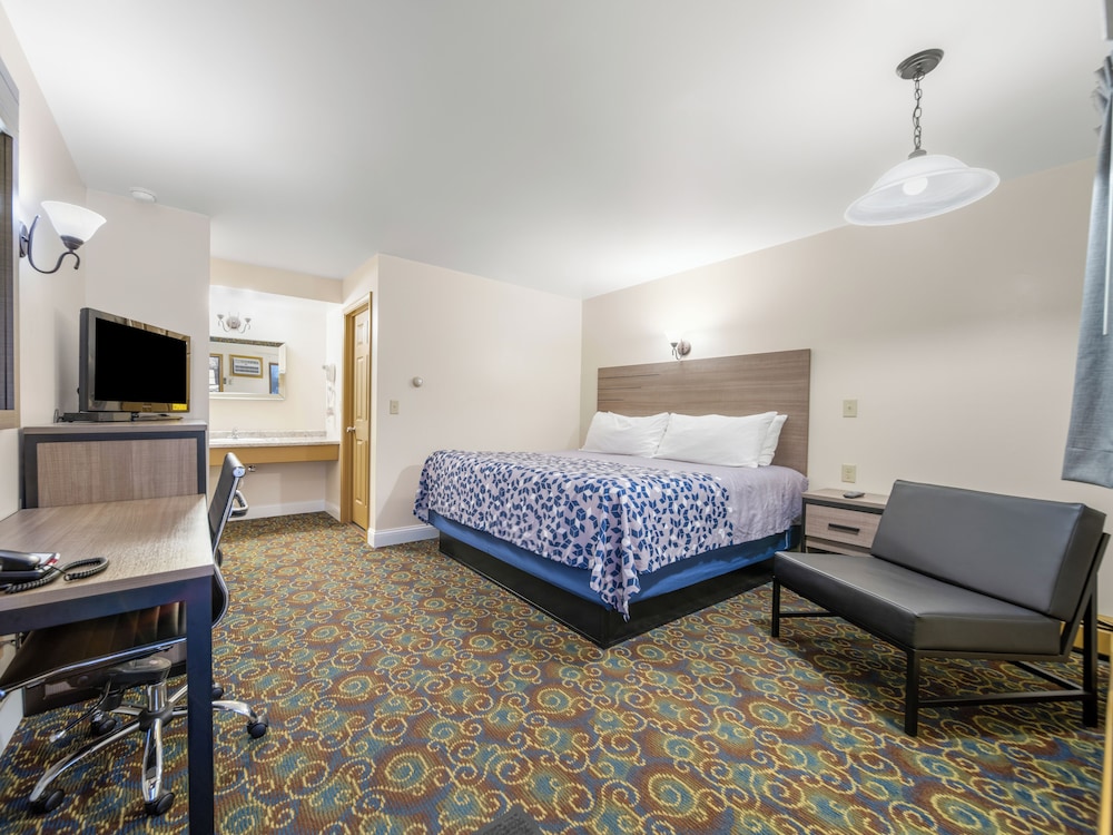 Kingsway Inn - photo 43