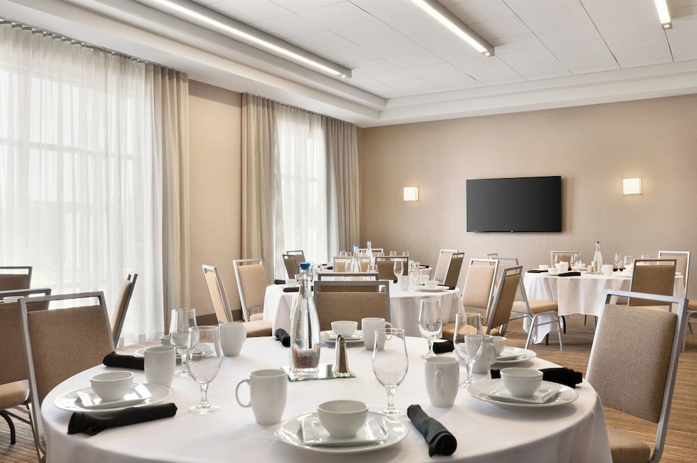 Four Points by Sheraton Fargo Medical Center - photo 35