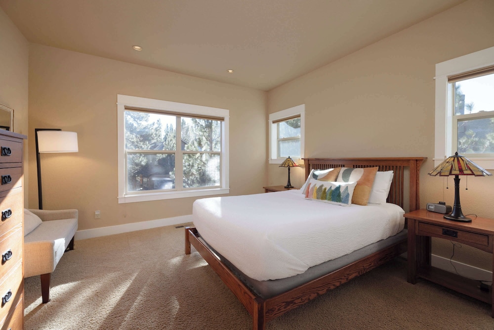 Big River Stately Stay for 8 — Bend — photo 3
