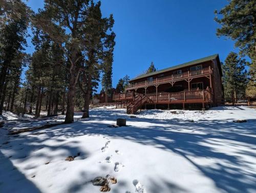 Bel Air of Big Bear Fun & Tech & Massive Cabin — 4-Star Luxury Hotel in Big Bear City, United States