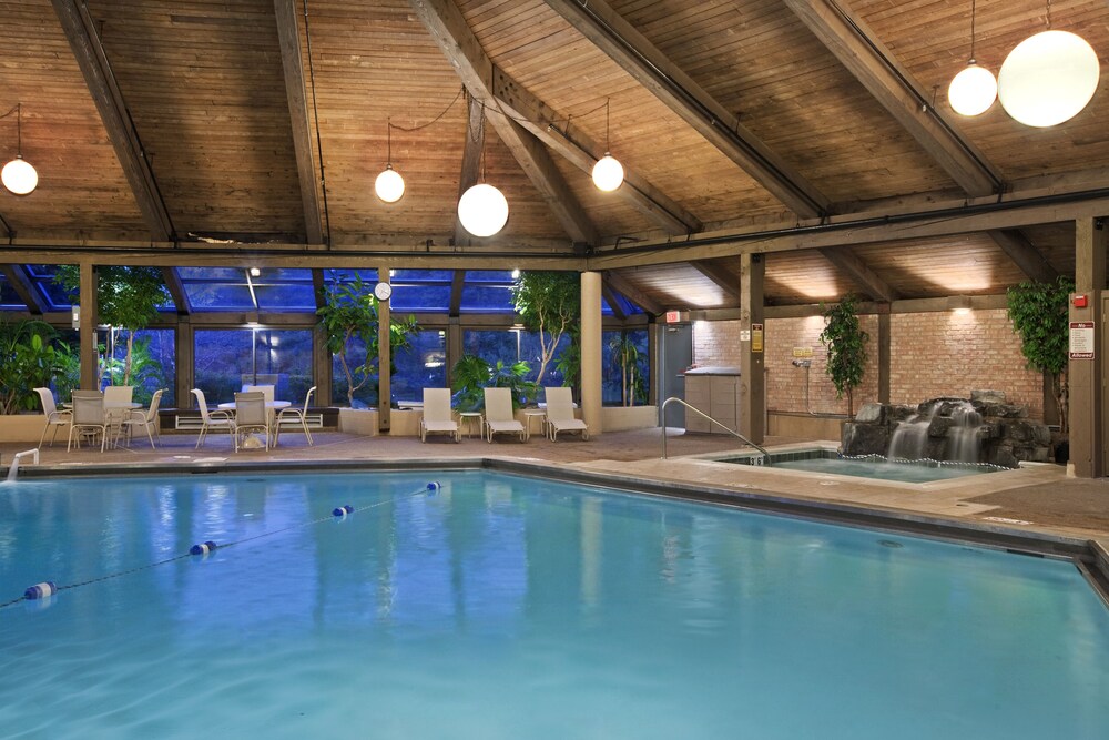 Indian Lakes Hotel - photo 10