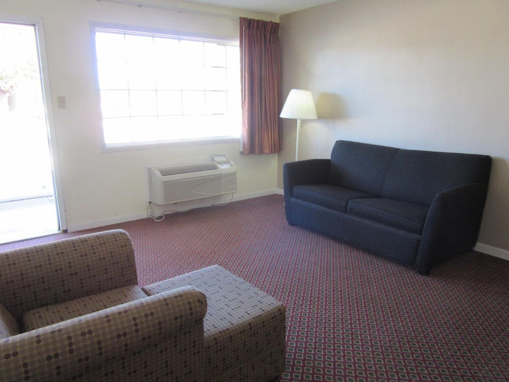 Royal Inn Abilene - photo 23