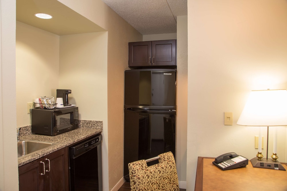 Hampton Inn & Suites Albany Downtown - photo 23
