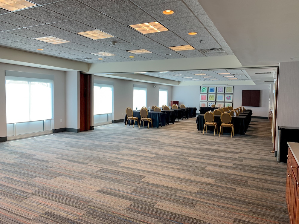 Holiday Inn Express & Suites Lexington Dtwn Area Keenland by IHG - photo 41