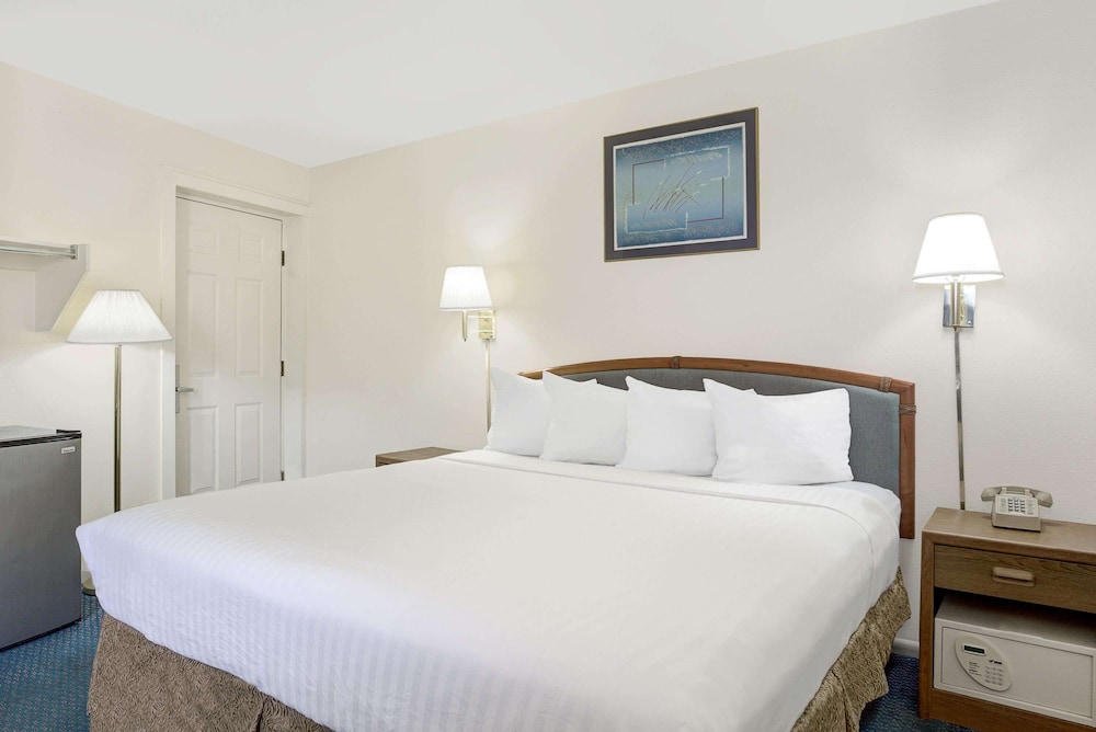 Travelodge by Wyndham Cedar City - photo 11