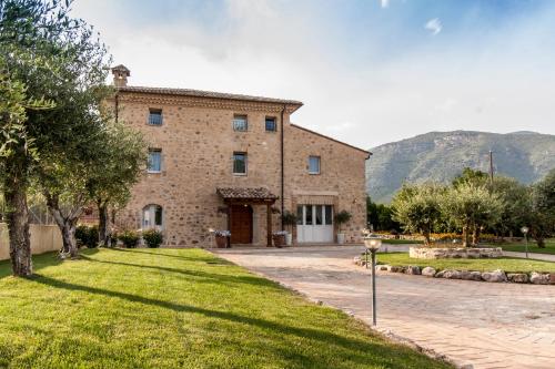 Aia Antica — 4-Star Luxury Hotel in Monte San Biagio, Italy