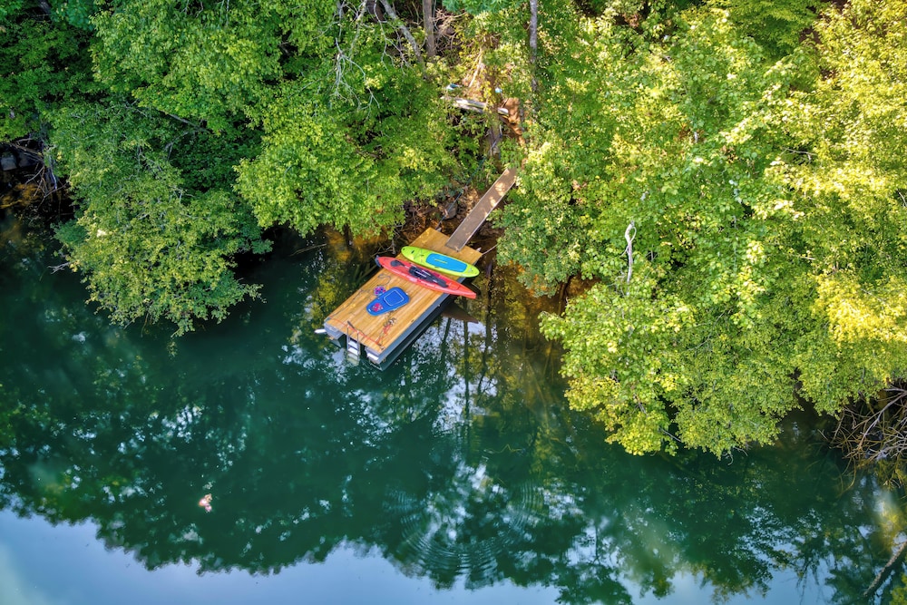 Lakefront Murphy Getaway W Deck Dock Kayaks — Murphy