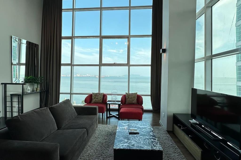 Seaview Seafront Duplex in Town with WiFi & Full Kitchen 83A — 4-Star Luxury Hotel in George Town, Malaysia