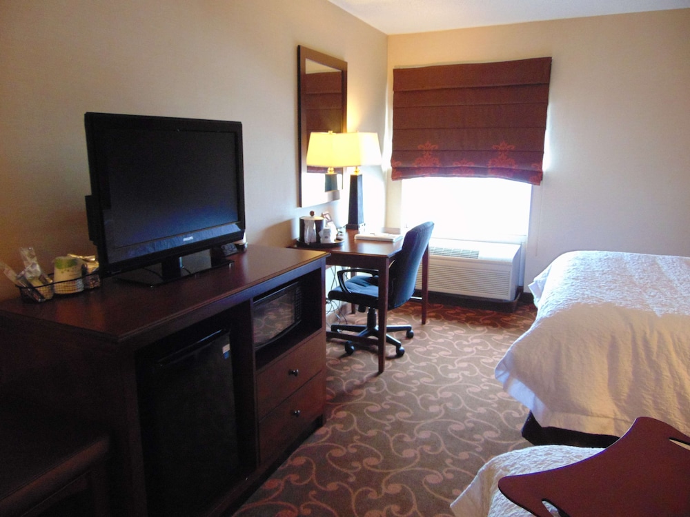 Hampton Inn & Suites Cleveland Southeast Streetsboro - photo 9