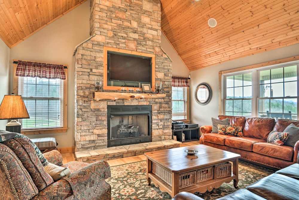 Mountain View Franklin Retreat Near Hiking in Franklin, United States