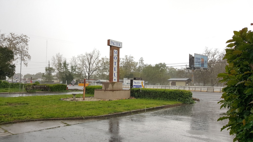 Pacific Motel - photo 41