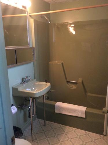 Seagate Motel - photo 9