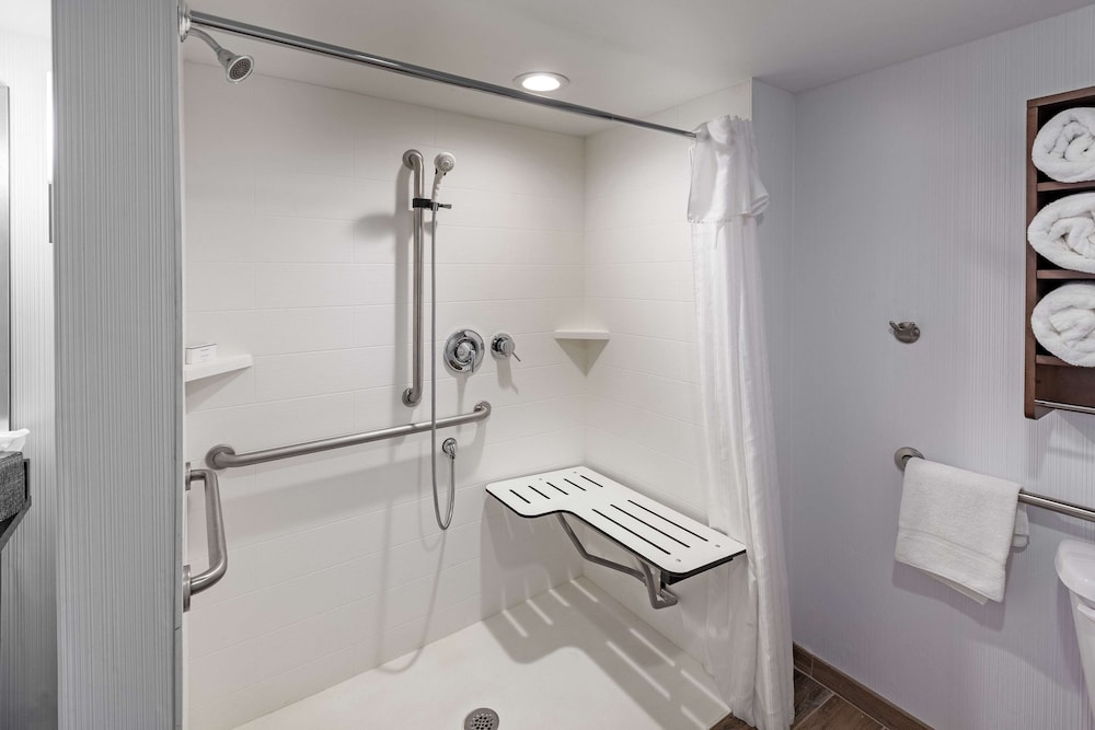 Homewood Suites by Hilton Greensboro - photo 26