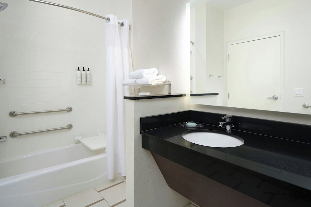 Fairfield Inn & Suites by Marriott Niagara Falls - photo 9