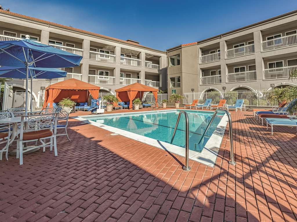 La Quinta Inn & Suites by Wyndham San Francisco Airport West - photo 11
