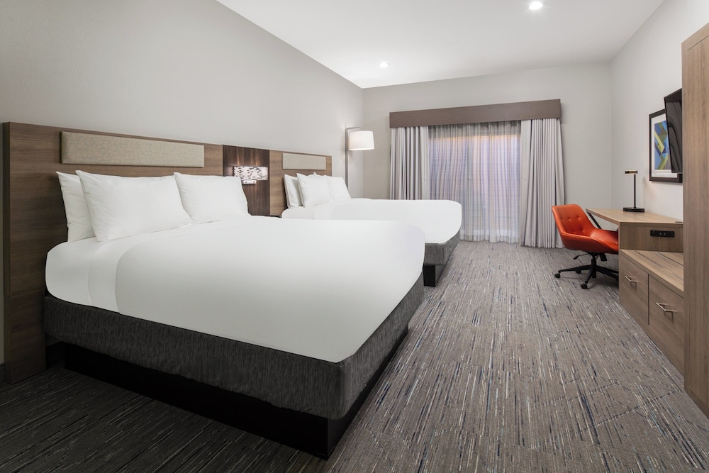 Holiday Inn Express Hotel & Suites Ventura by IHG - photo 11