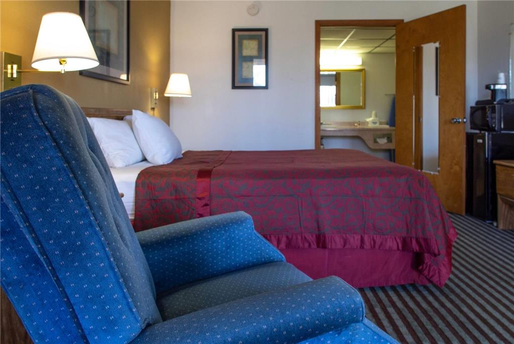 Days Inn by Wyndham Clinton - photo 9