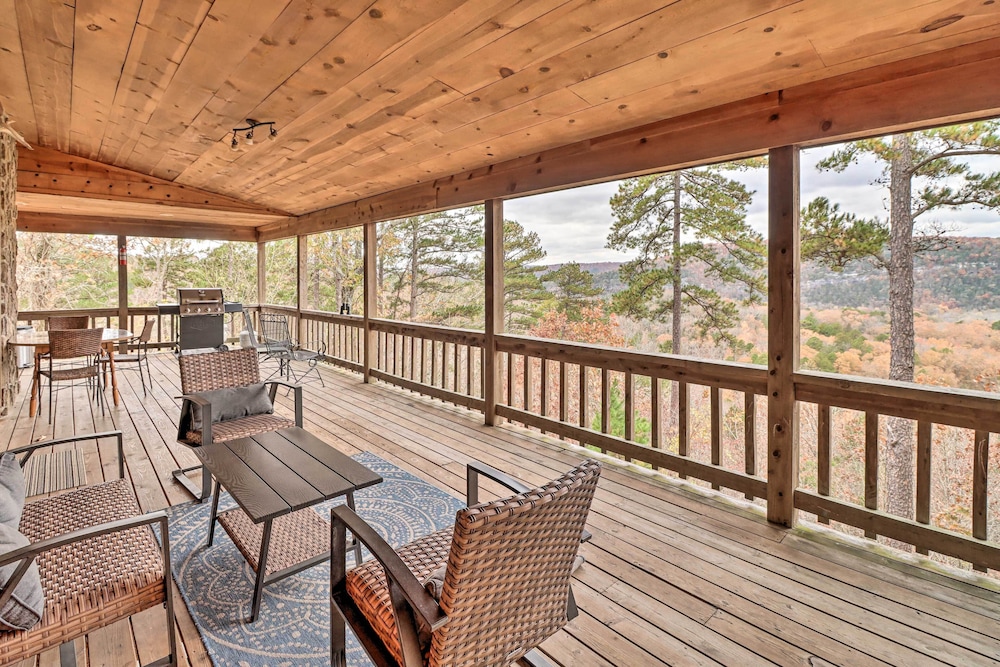Piney Bluff Retreat With Mountain Views — Mountain View