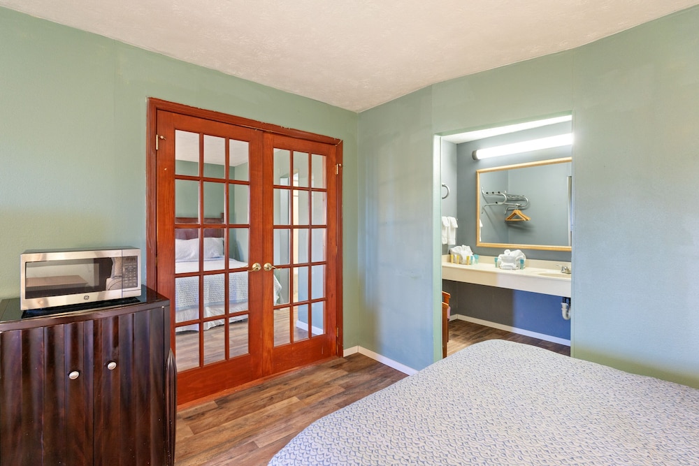 Travelodge Inn and Suites by Wyndham Historic Area - photo 22