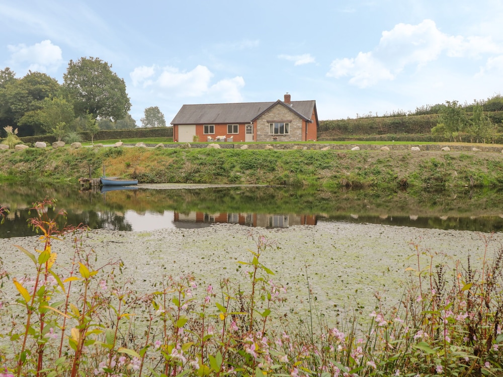 Hendre - carbon neutral hotel in Oswestry