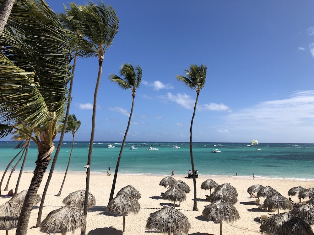 Truecost Rooftop Pool - carbon neutral hotel in Punta Cana