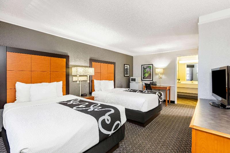 Travelodge by Wyndham El Paso Airport - photo 13