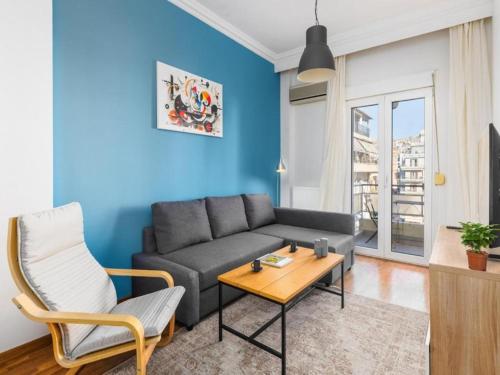 Central 2BR Gem with Fun Decor & Scenic Views — 4-Star Luxury Hotel in Thessaloniki, Greece