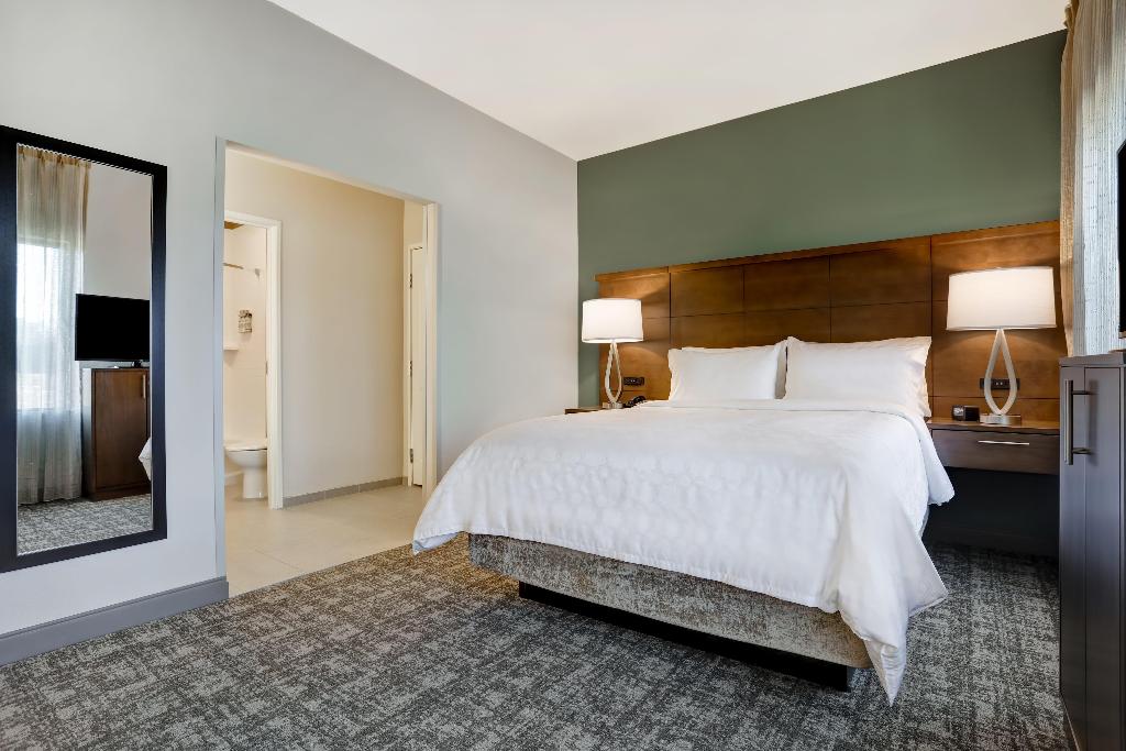 Clarion Hotel Overland Park - photo 20
