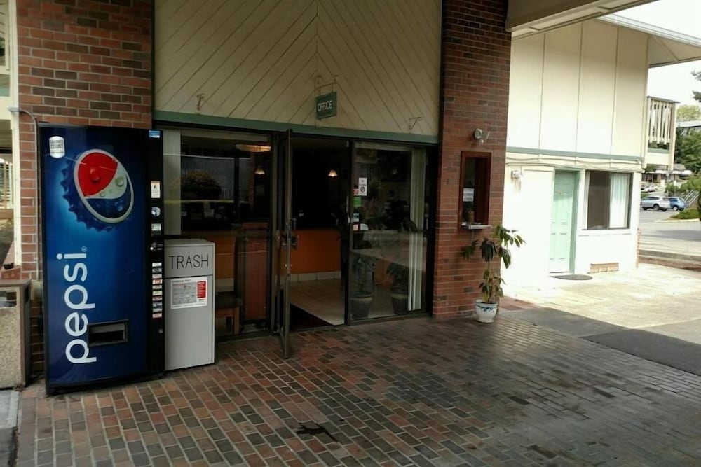 Motel Puyallup - photo 16