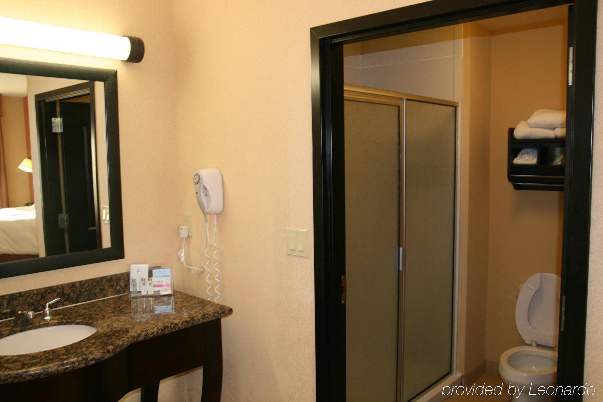 Durant Inn & Suites - photo 21