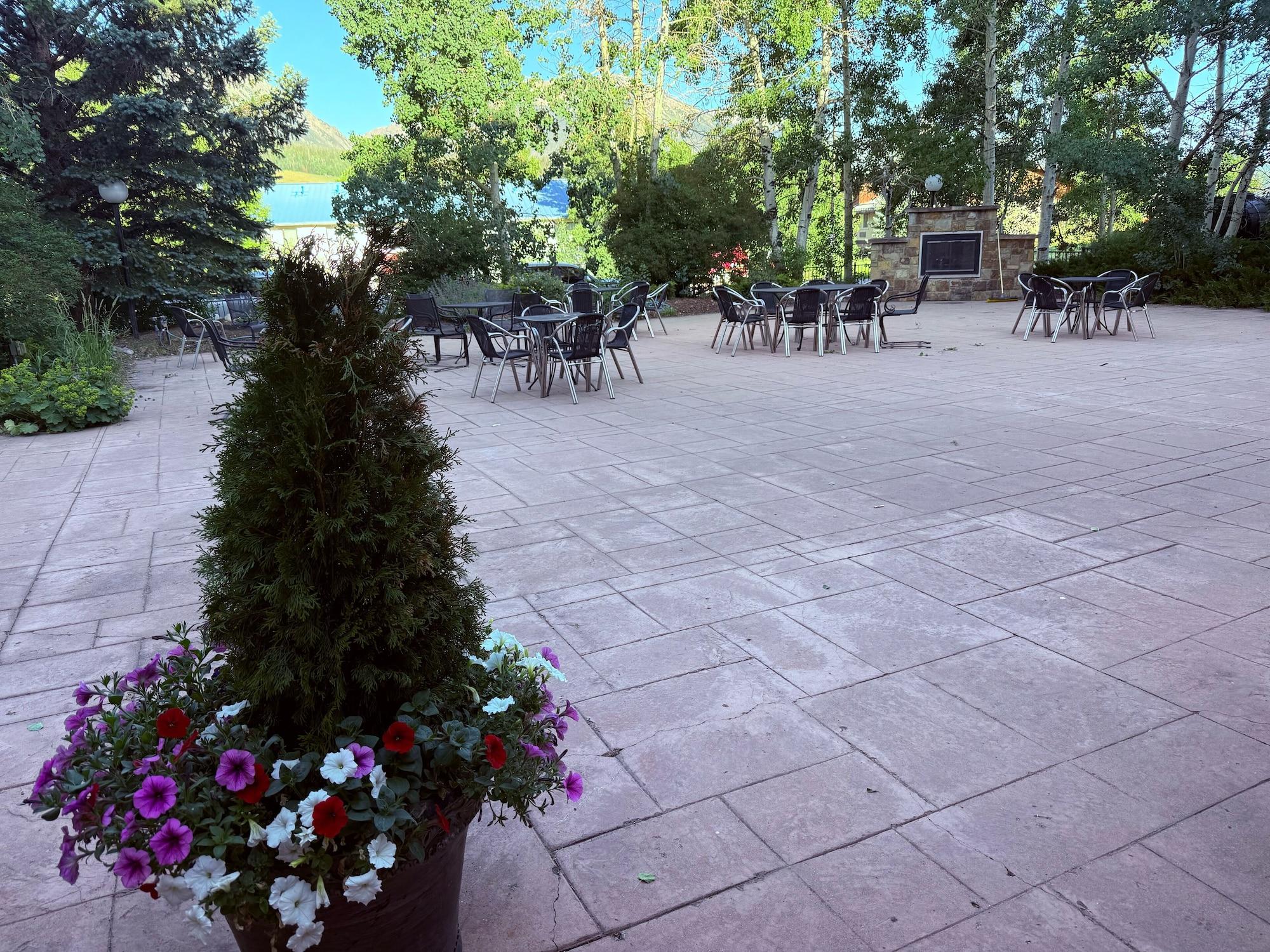 Mountain Valley Inn & Suites - photo 29
