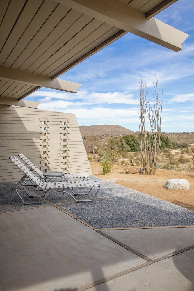 The Bungalows by Homestead Modern at The Joshua Tree Retreat Center - photo 45