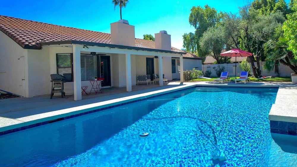 Beautiful 5 bdrm Vacation Home W heated Pool — 4-Star Luxury Hotel in Scottsdale, United States