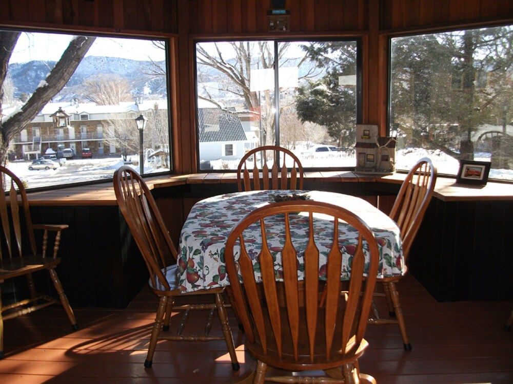 Caboose Motel - photo 23