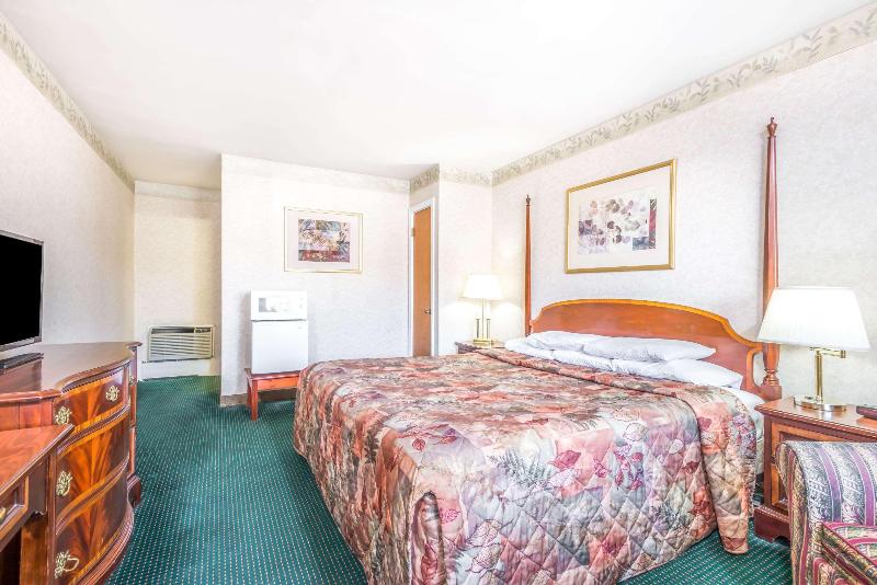Knights Inn Lenox - photo 21