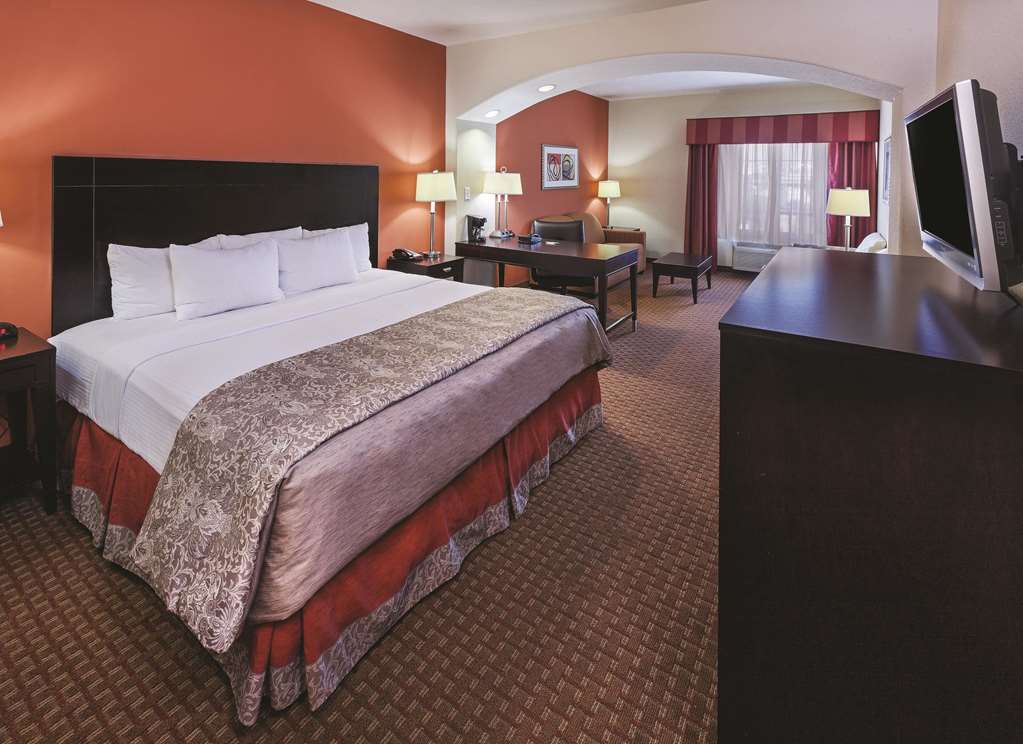 La Quinta Inn & Suites by Wyndham Port Arthur - photo 15