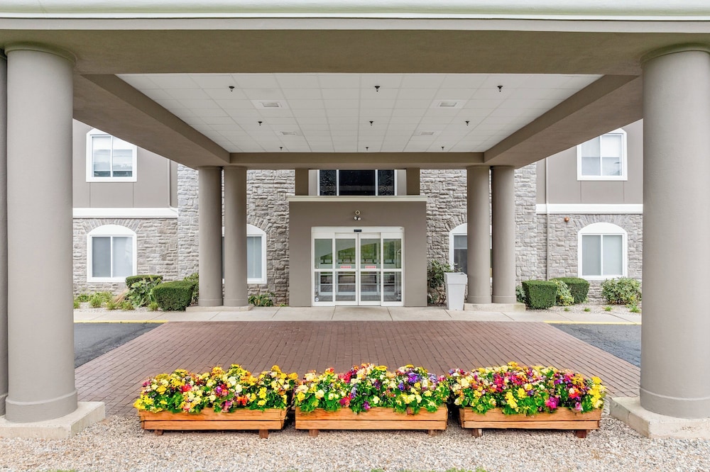 Holiday Inn Express Hartford Newington by IHG - photo 73