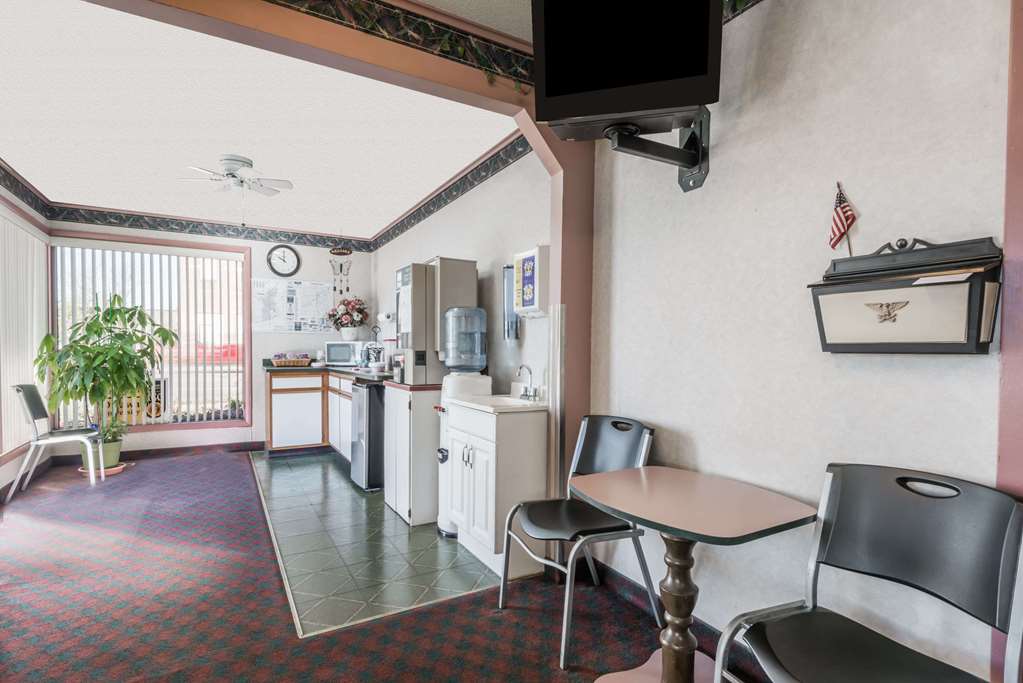 Knights Inn Ottawa - photo 14