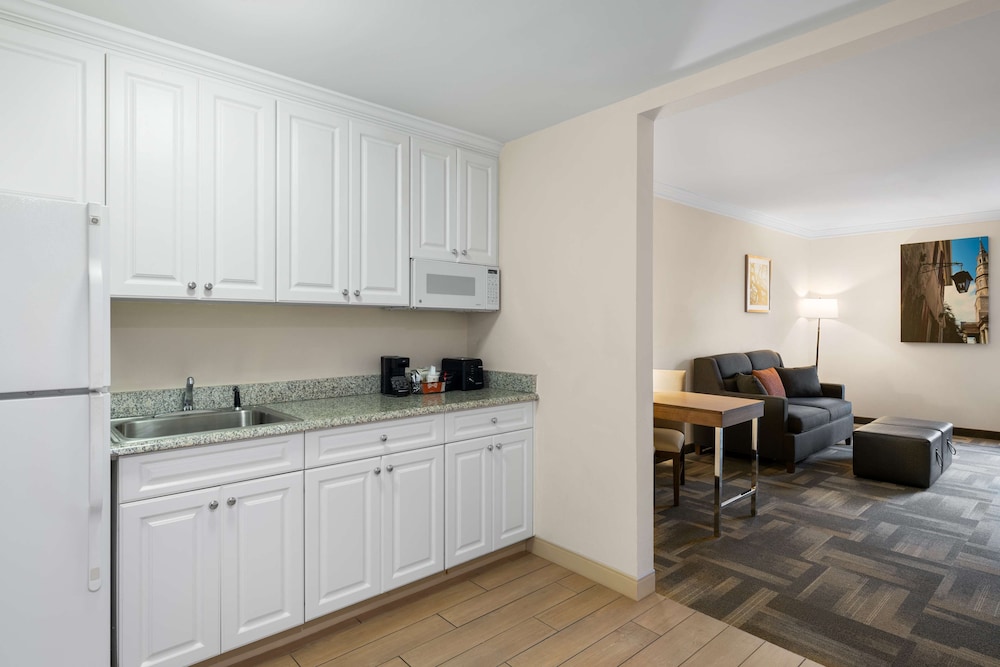 Hampton Inn Charleston North - photo 17