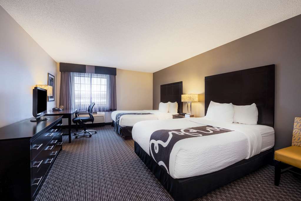 La Quinta Inn & Suites by Wyndham Cleveland Macedonia - photo 22