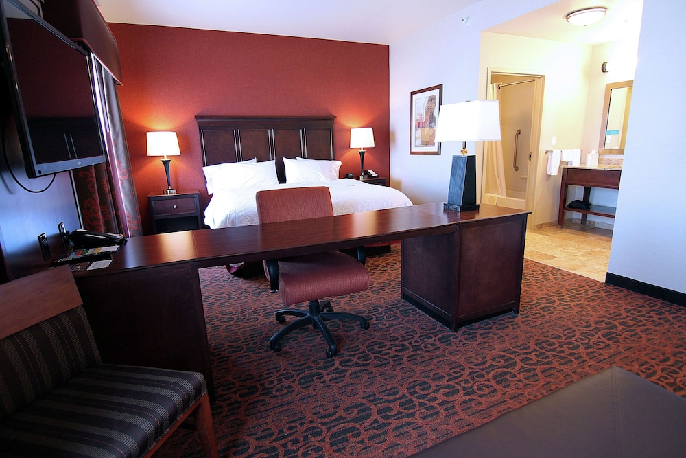 Hampton Inn & Suites Grand Forks - photo 7